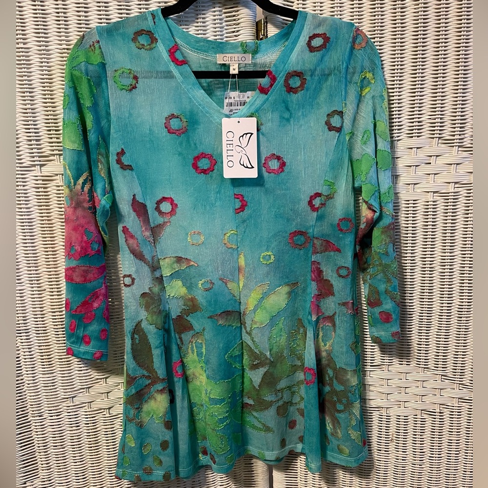 Ciello Women’s Floral Sheer Blouse. NWT Size M